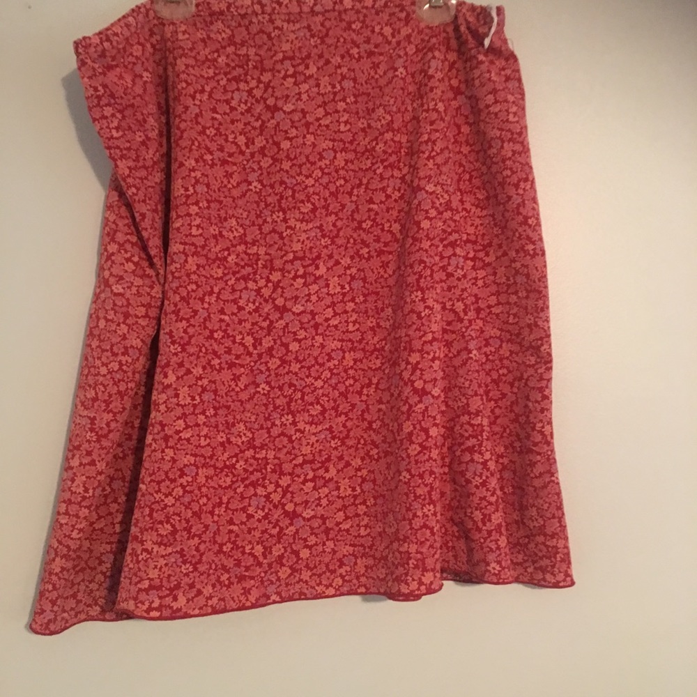 Cute floral skirt, flare.